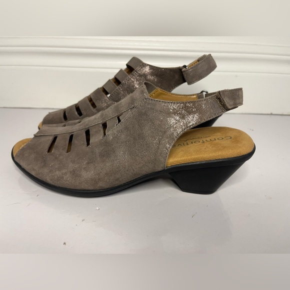 Comfortiva Women’s Size 8.5 Taupe Heeled Sandals 8 1/2 - Picture 1 of 10